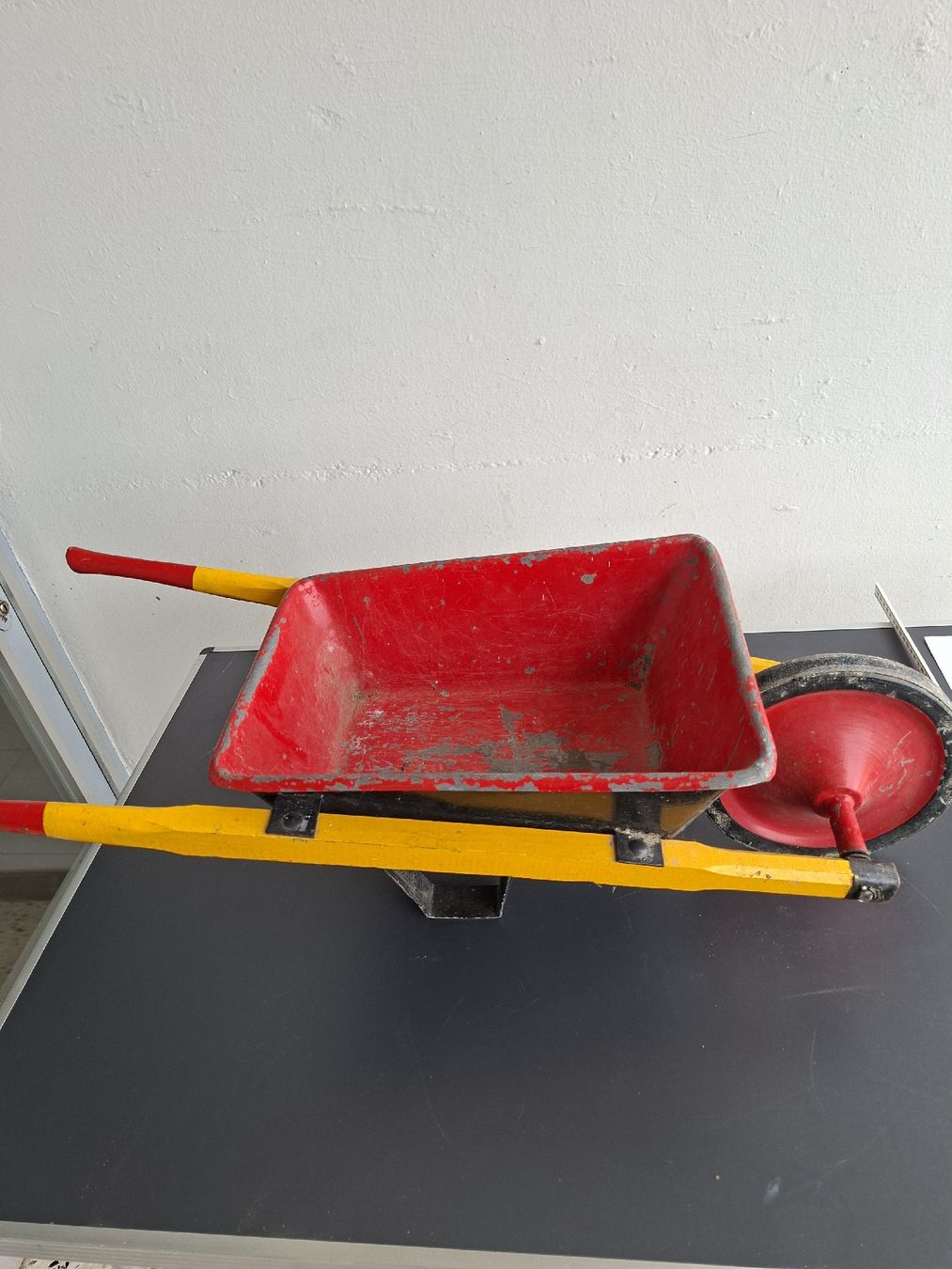 Carriole: Antike kleine Schubkarre – Usato da Aarwangen venduto da jaelli01