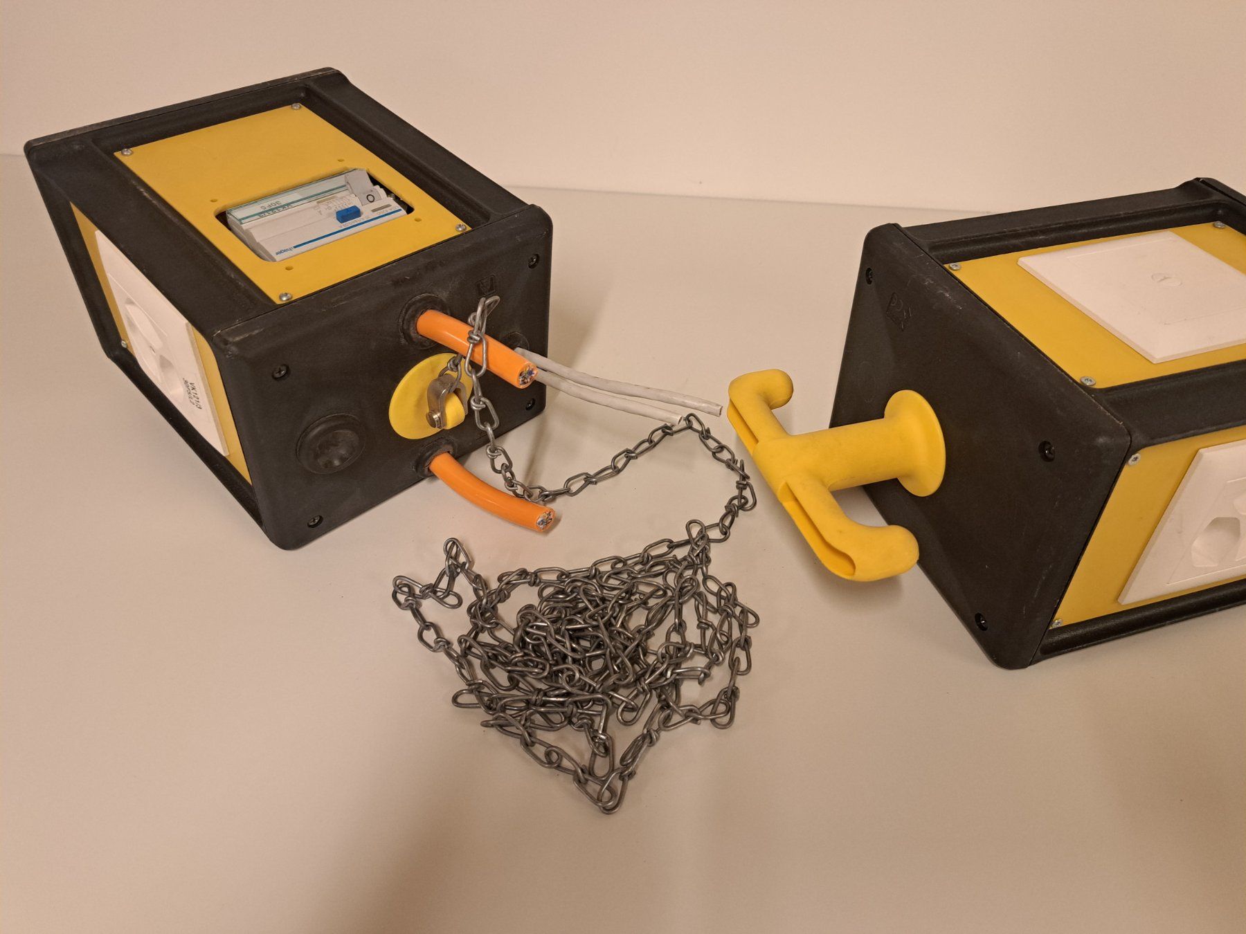 Alimentation électrique: 2x Stromverteiler Hängebox Strombox Steckerbox – D'occasion à Belp par deal-now 4