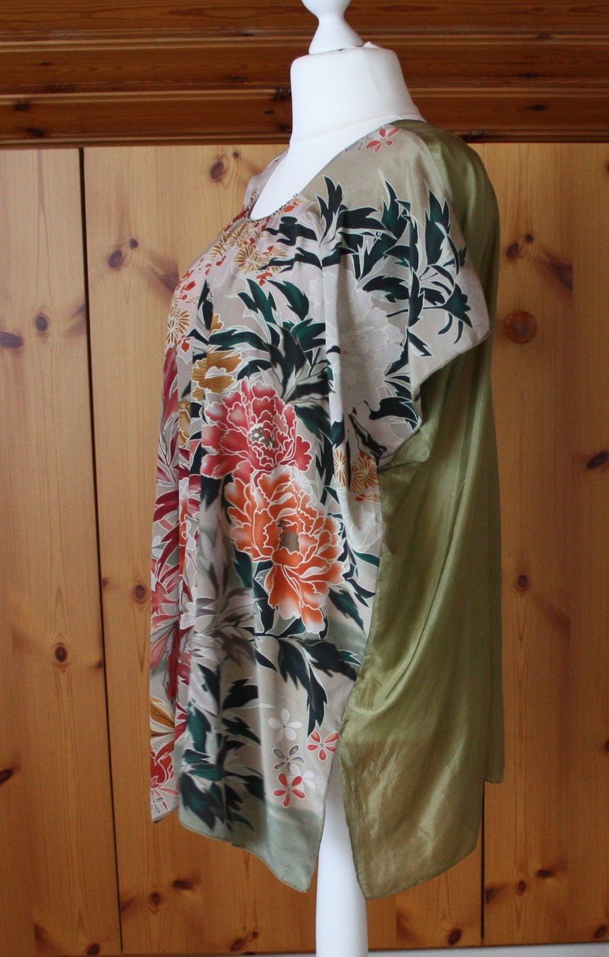 Camicette: Bluse Kurzarm ocker - grün - bunt Seide Gr. XXL – Usato da Flüelen venduto da Diversicum-Curvy 2