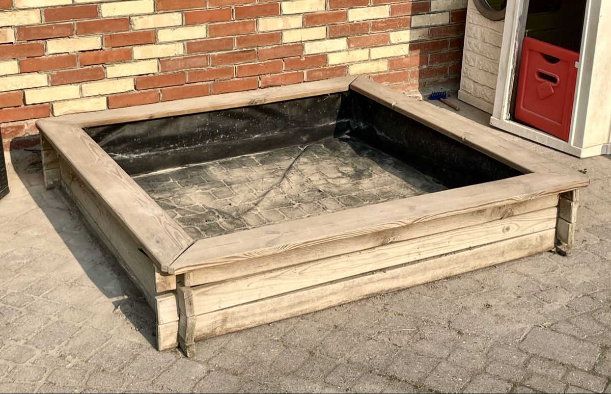 Sandkasten: Sandkasten 160x160cm – Gebraucht aus Gunzwil von Klick17 1