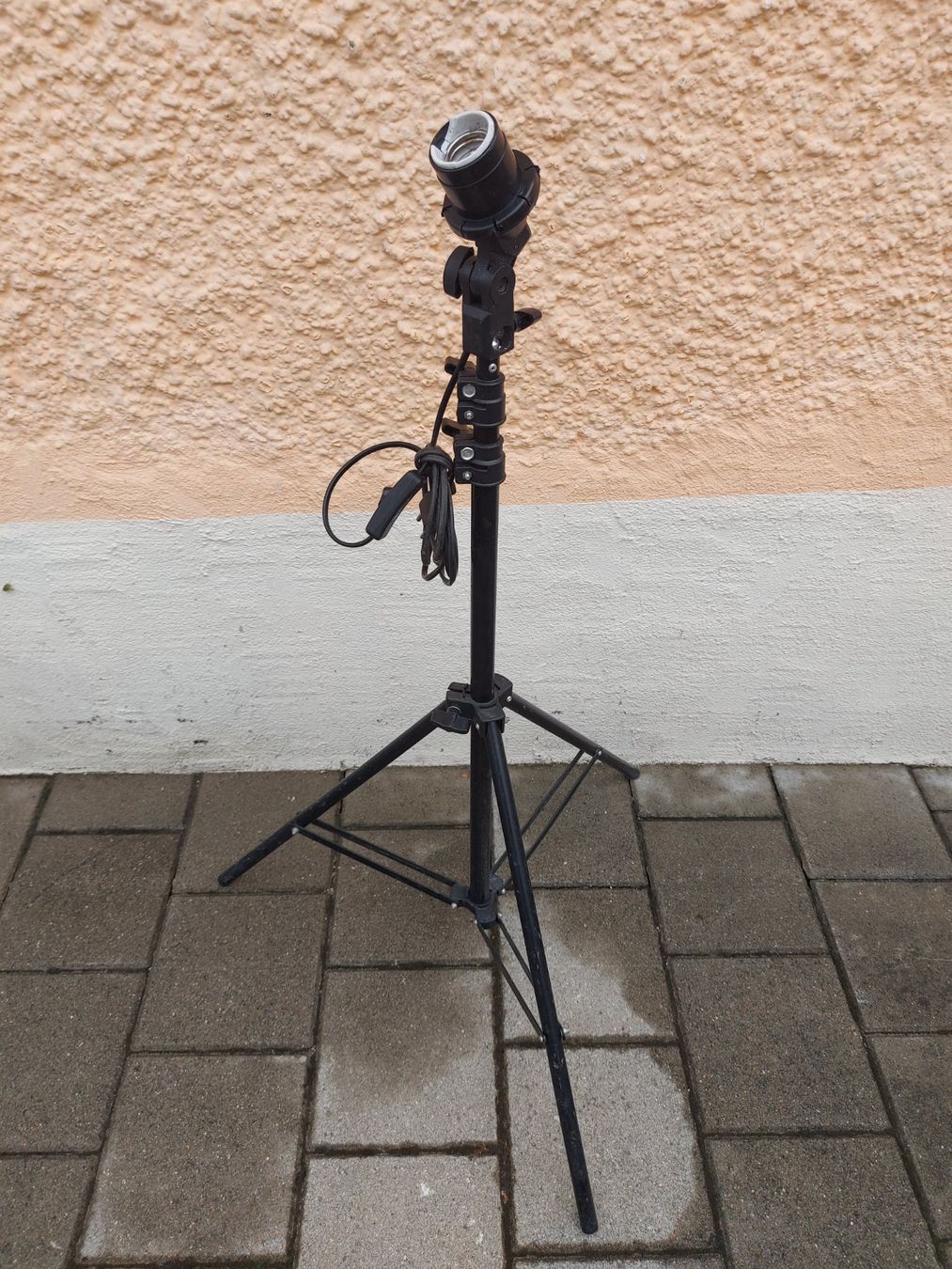 Stative & Stativköpfe: schwarzes Teleskop-Stativ; Lampenstativ; mit E27Sockel – Gebraucht aus Rheinau von profitronic.shop 9