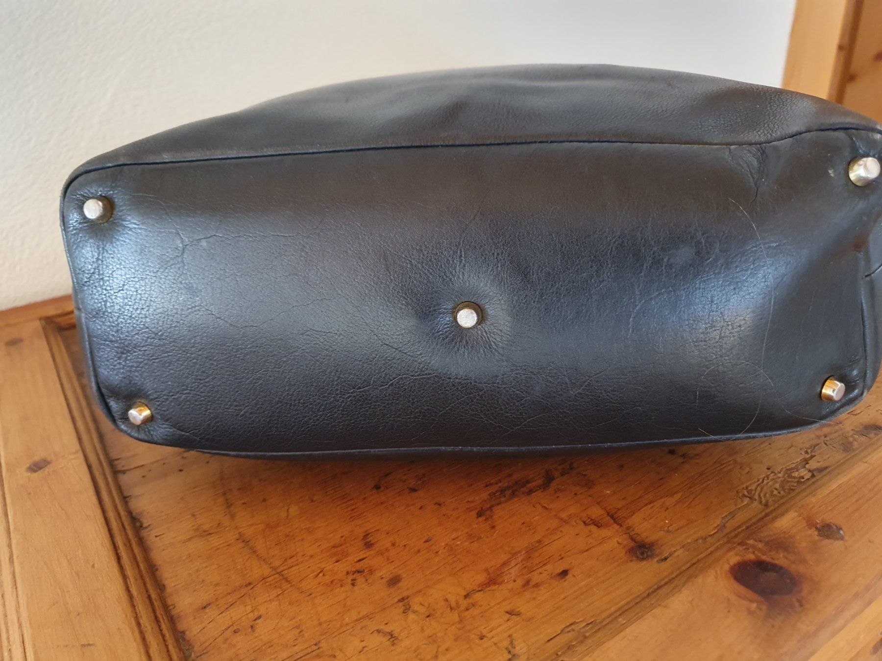 Versace Borse da donna: Schwarze Versace Handtasche au Leder – Usato da Teufen AR venduto da pischa 4