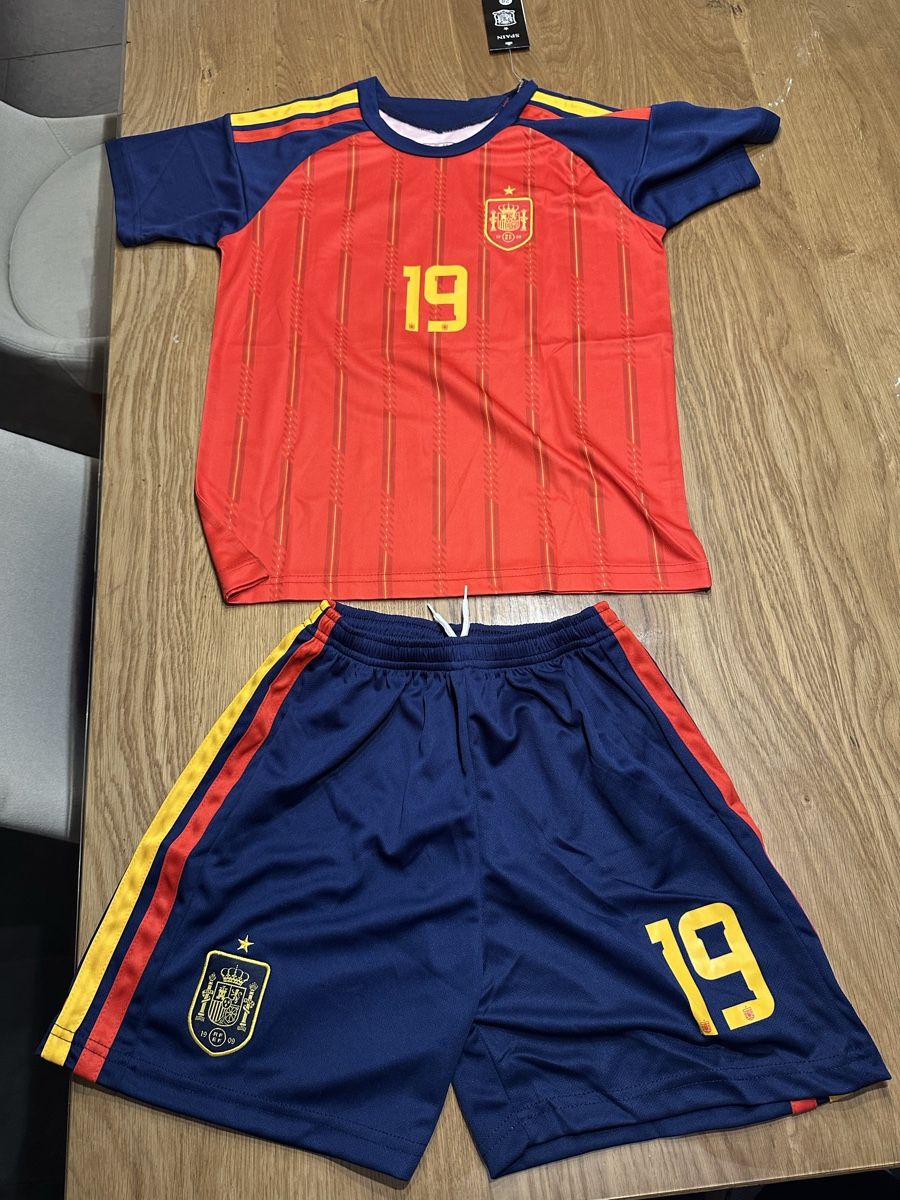 Kleiderpakete: Lamine Yamal Set – Neu (gemäss Beschreibung) aus Winterthur von sululusule