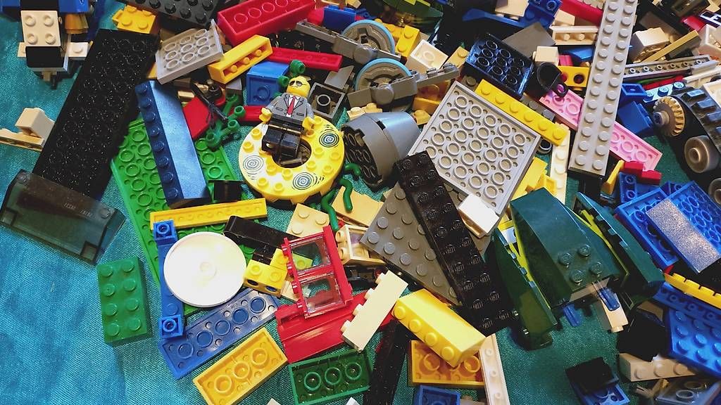 Lego Kit di costruzioni: Lego Classic-Basic-Figuren Kiloware gemischt 1,2kg – Usato da Schwarzenbach(Huttwil) venduto da Padielito 1