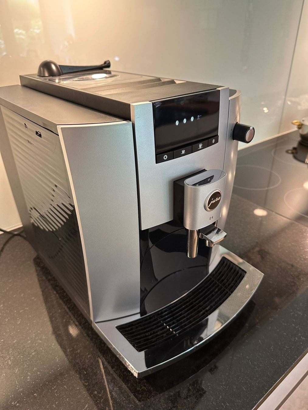 Jura Macchine per caffè & Macchine per espresso: Jura E4 Kaffeevollautomat / Kaffeemaschine – Usato da Burgdorf venduto da interstellar2 5