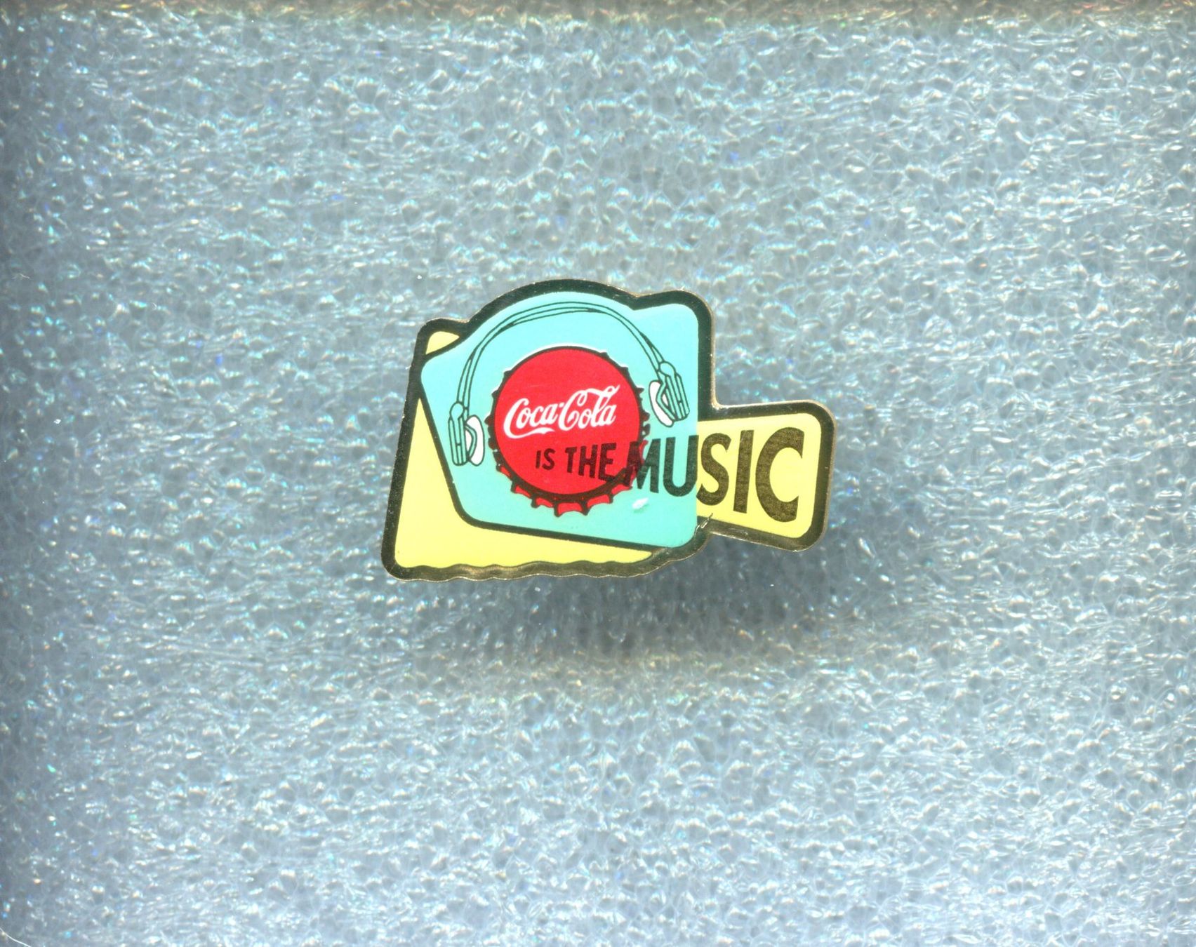 Coca-Cola Plaketten & Abzeichen: Coca Cola  IS THE MUSIC – Gebraucht aus Winterthur von Sammleroase