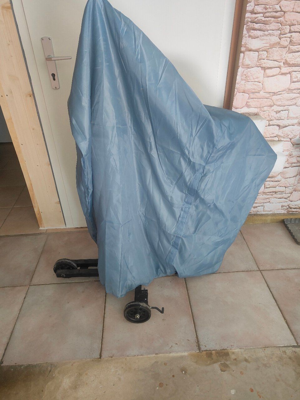 Werkzeugkasten & Aufbewahrung: Support de roue avec housse protectrice – Gebraucht aus Blonay von liby02