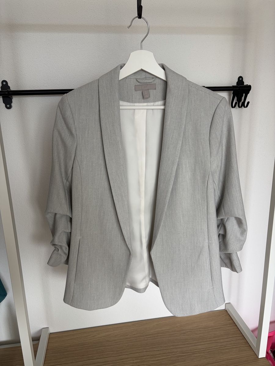 H&M Completi & Tailleur: H&M Blazer, Grau, Gr. 38, Top Zustand – Nuovo (secondo la descrizione) da Emmenbrücke venduto da Leeaa.b