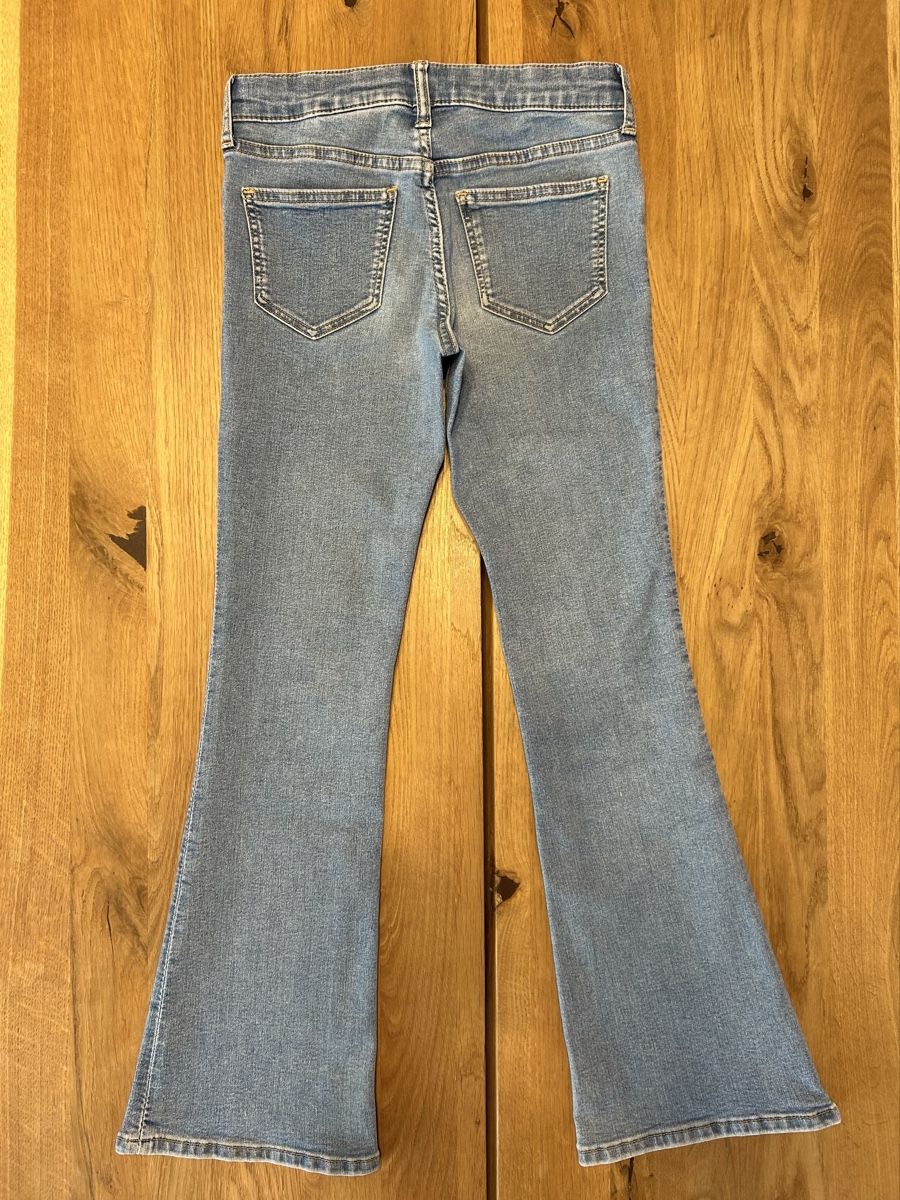 H&M Pantaloni: Jeans Flared Leg Gr.140 H&M – Usato da Naters venduto da Gemschhtte 2