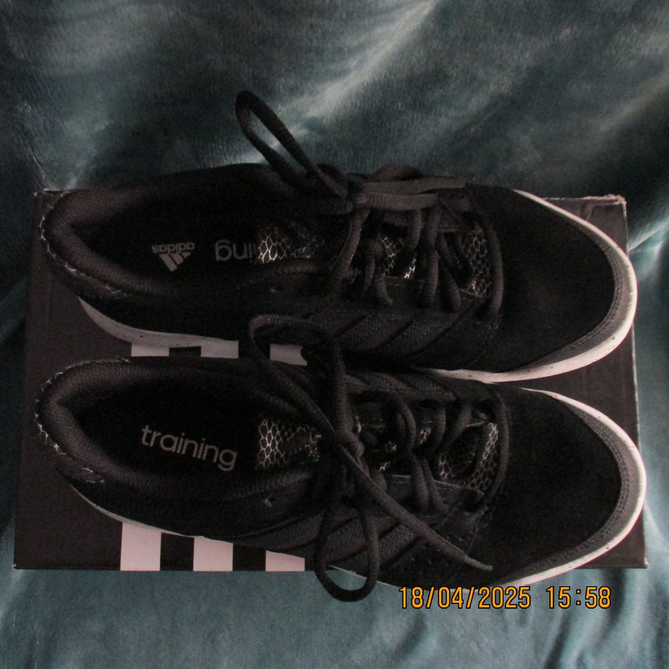Adidas Chaussures femmes: Adidas Trainingsschuhe schwarz Gr. 40 / 39 – Neuf avec emballage d'origine à Galgenen par Forflowers 1
