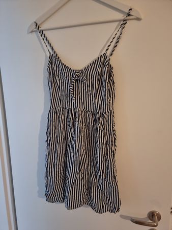 Sommerliches Streifenkleid blau weis