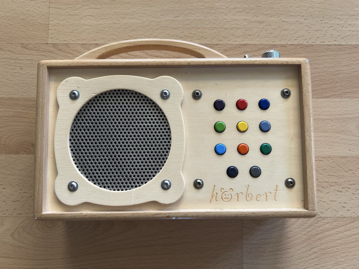Hörbert Tragbarer Mediaplayer: Hörbert MP3 Player mit schweizerdeutschen Kinderliedern – Gebraucht aus Zürich von Nintscherl