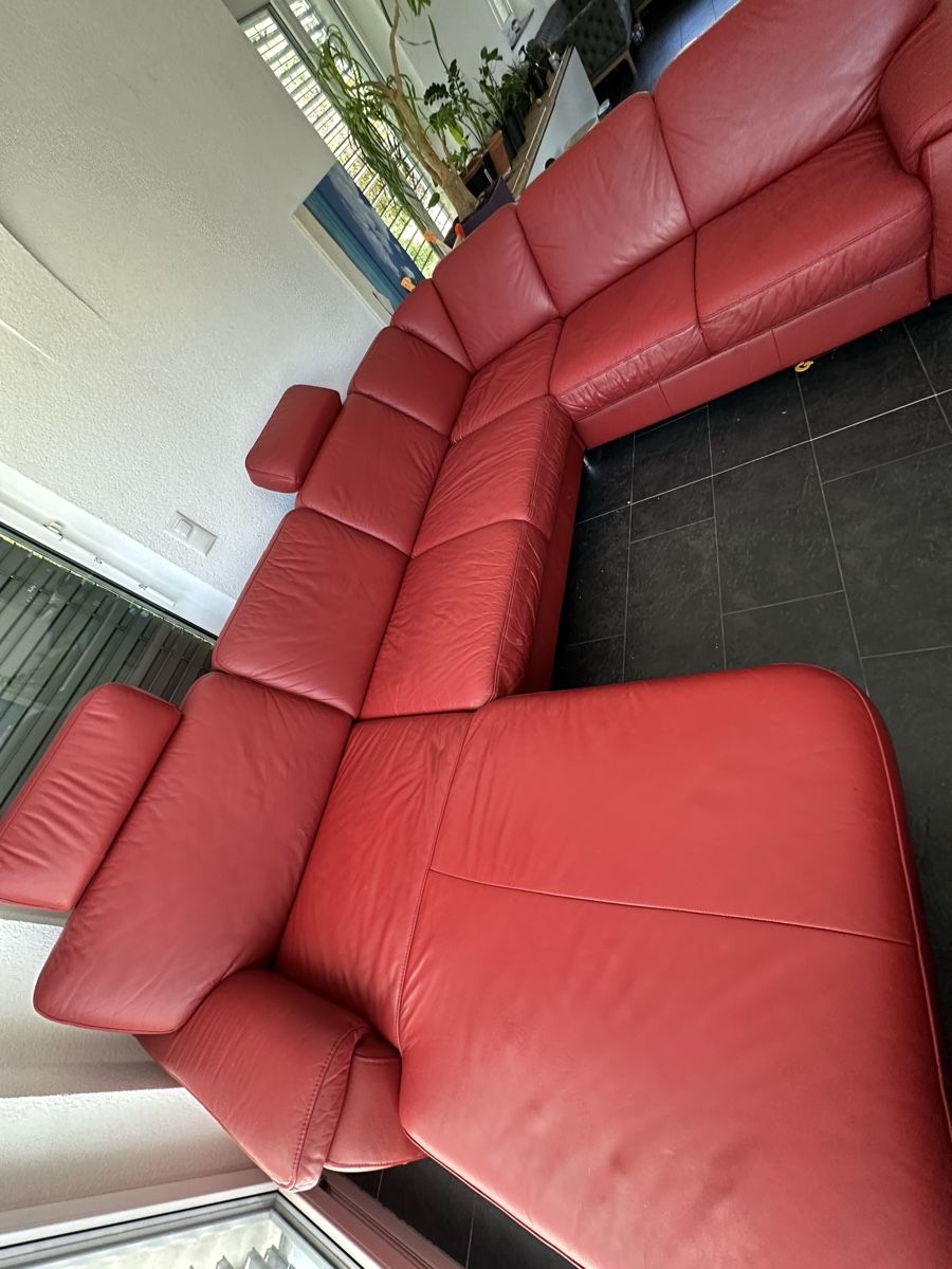 Divani: Red Leather Corner Sofa - Excellent Condition  – Usato da Oensingen venduto da E-Sell
