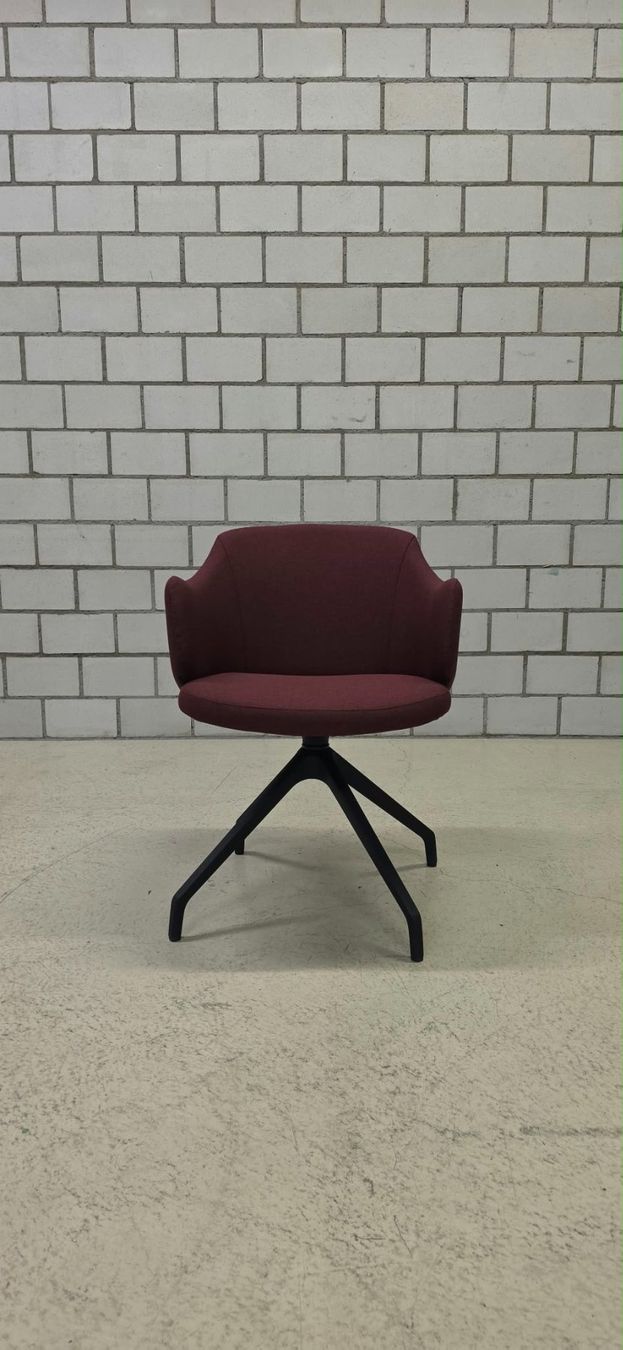 Chaises: 4x ASSMANN Consento Drehstuhl mit Pyramidenfuss – D'occasion à Oberentfelden par AssmannSwissAG
