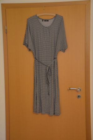 TAILLE 48-50 - JOLIE ROBE NEU