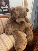 Grosser Teddybär braun aus Plüsch gebrauchter Zustand