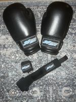 Boxhandschuhe 30 Minute Hit schwarz 10 oz mit Bandagen