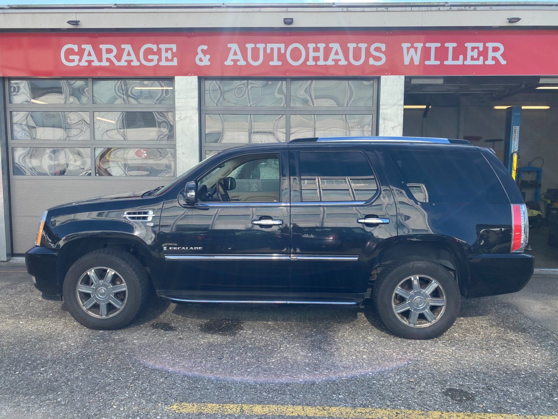 Cadillac Automobili: Cadillac Escalade 6.2 Elegance – Usato da Biel/Bienne venduto da AS24 7