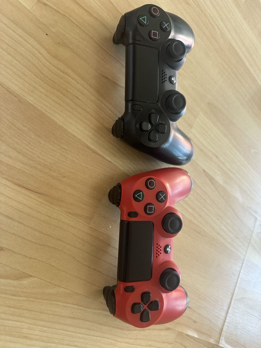 Manettes: 2 PlayStation 4 Controller  – D'occasion à Eglisau par PreisTiger01 1