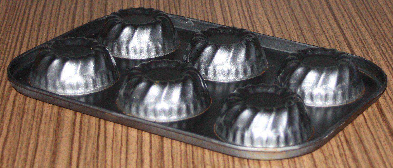 Teglie da forno: Backblech 6 Küchlein 26.7x6.7x2cm – Usato da Flüelen venduto da Diversicum-Shop 1