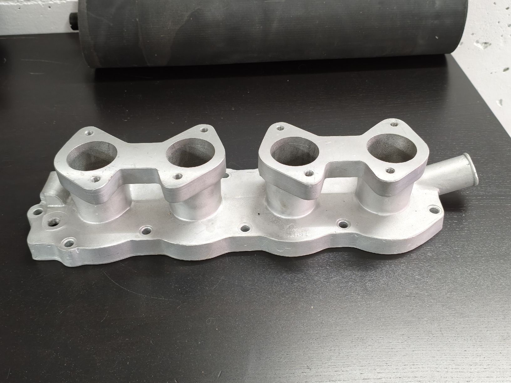 Alfa Romeo Tutti pezzi di ricambio auto: Vergaser Ansaugbrücke Alfa 75 TS – Nuovo (secondo la descrizione) da Dintikon venduto da Eru 1