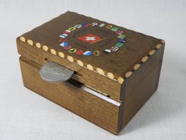 Sparkasse Schatulle aus Holz mit Kantonswappen