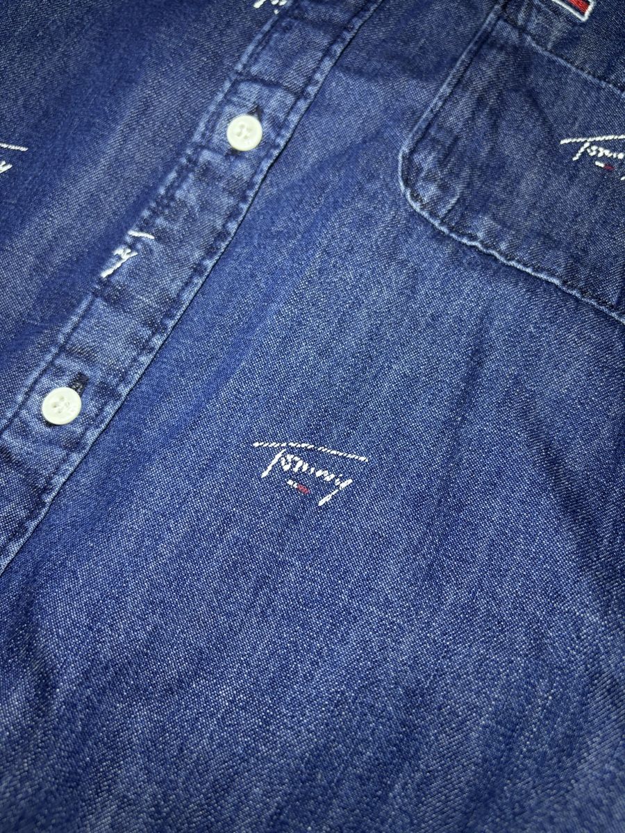 Tommy Hilfiger Chemises: Tommy Jeans Men's Denim Shirt  – D'occasion à Brislach par edu_t6pq 2