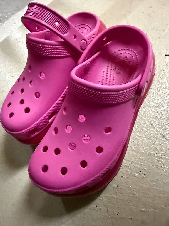 Chaussures hommes: Crocs – D'occasion à Uster par Dekzzz