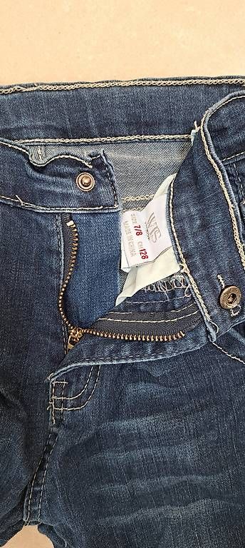 Jeans: zu verkaufen JEANS Knabe – Neu und originalverpackt aus Oftringen von Gladiator76