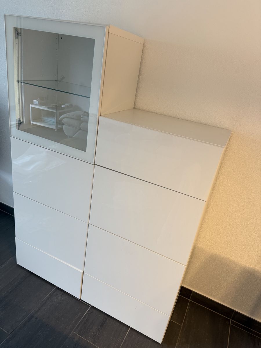 Ikea Vetrine: IKEA Weisser Vitrinenschrank mit Schubladen – Usato da Männedorf venduto da tschuetteler2000