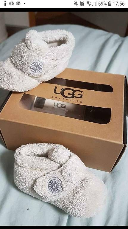Chaussures garçon: Chaussures enfant Nike, adidas, UGG  – D'occasion à fribourg par pegalex 3