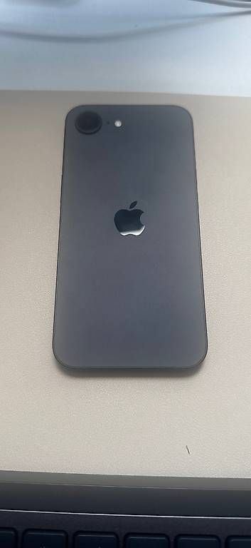 Handys / Smartphones: iPhone 16e mit 128GB – Gebraucht aus Basel von dun_zdq5