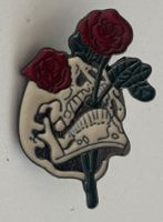 Pin's Crane et rose / Skull and Roses