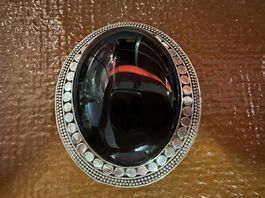 Silberbrosche mit Onyx - Eleganz in zeitlosem Design