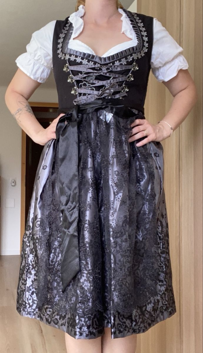 Robes: Dirndl mit Bluse – Neuf (Voir description) à St. Peterzell par kreativnerd