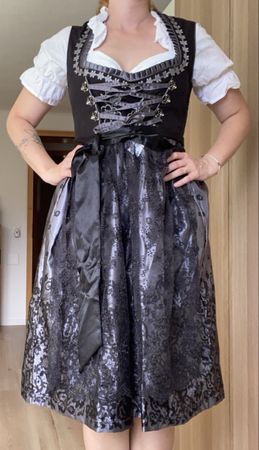 Dirndl mit Bluse