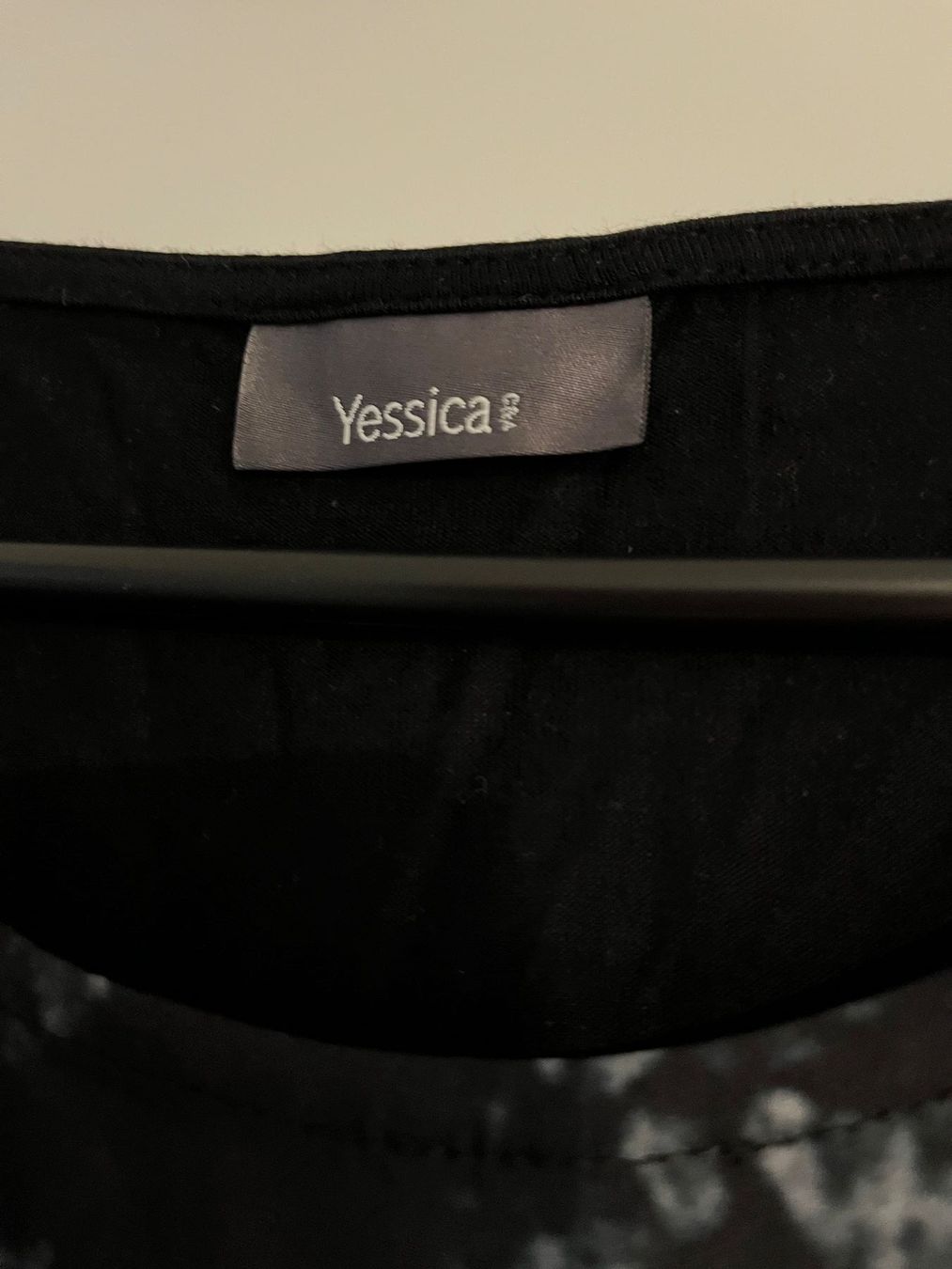 Top: Top /// Yessica /// L – Usato da Brittnau venduto da Zofigerin 1
