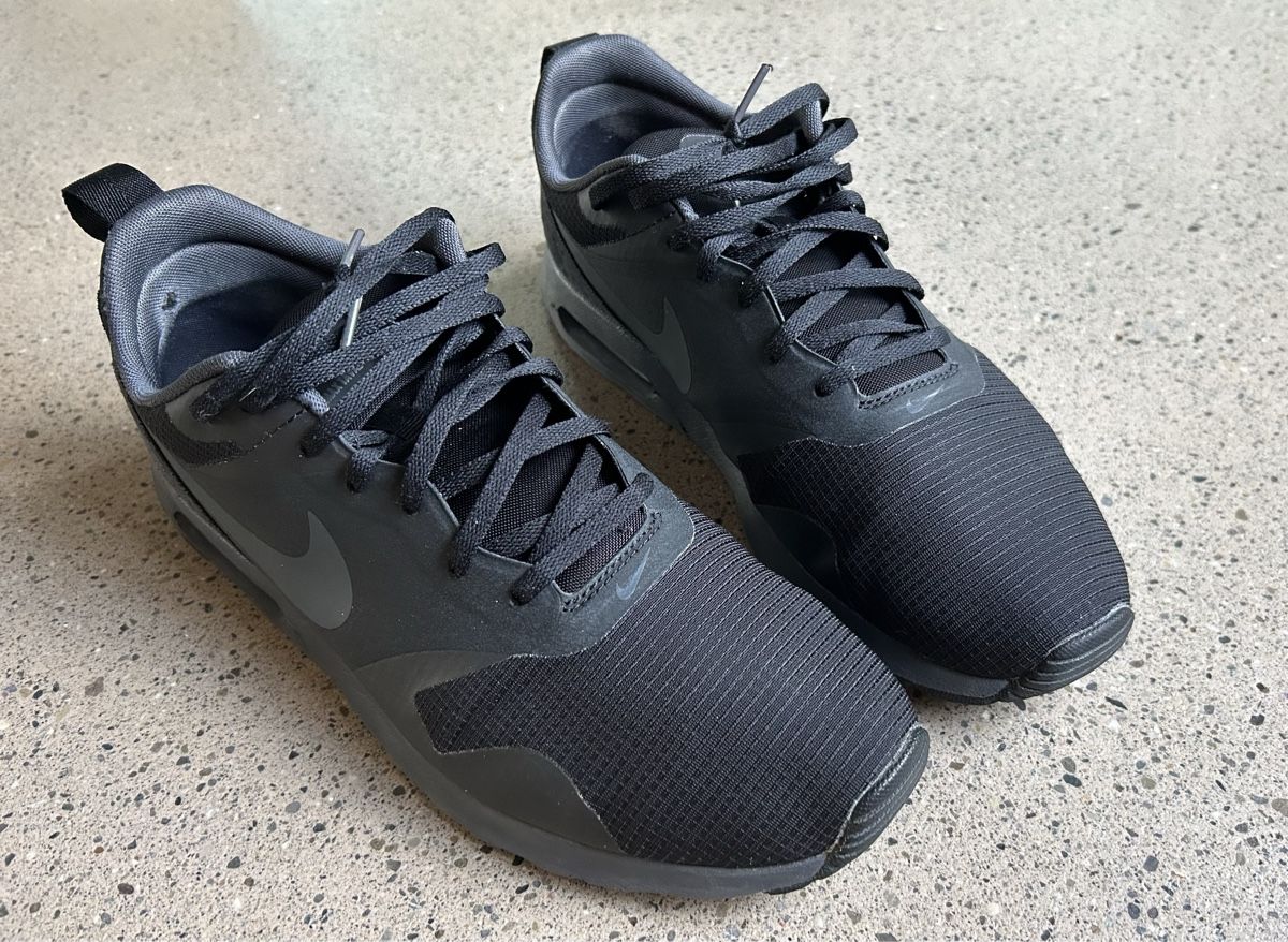 Nike Scarpe da uomo: Nike Air Max Tavas – Usato da Zürich venduto da Facellas 1