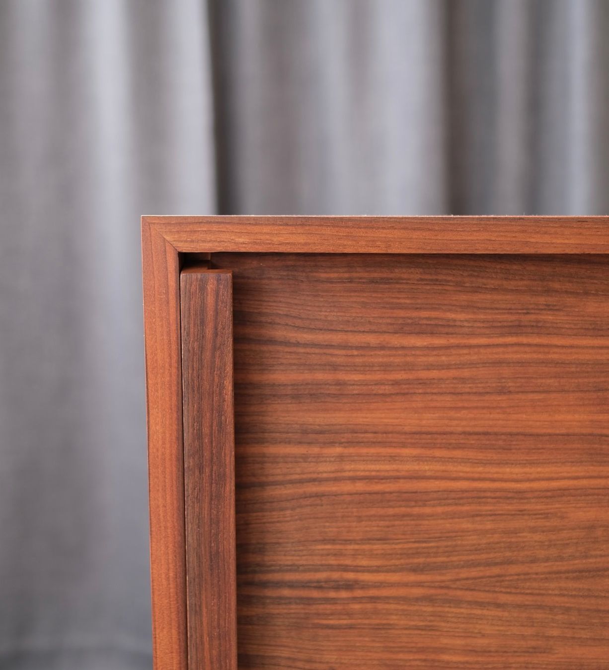 Cassettiere: Mid Century Modern Teak Sideboard, Denmark – Usato da Bern venduto da Zmodern_VIN 9