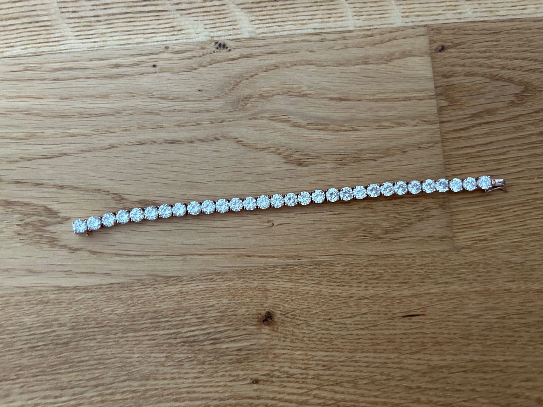 Armbänder & -reifen: Armband Farbe roségold mit Steinen – Gebraucht aus Altenrhein von _6sbw
