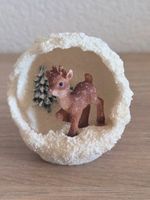 Süsse Weihnachts-Deko Figur: Kleines Rentier im Schneeball