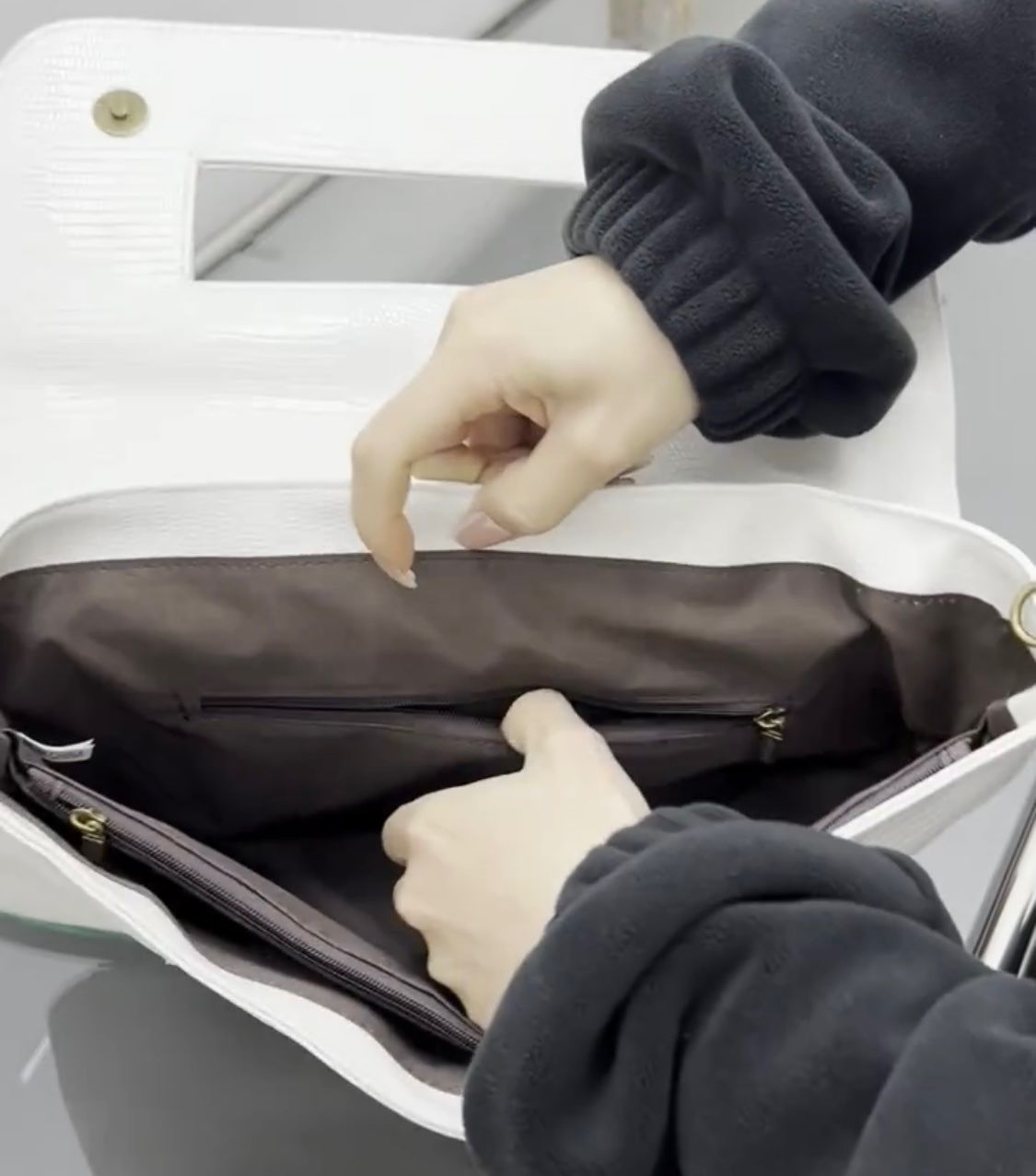 Borse da donna: Edle hingucker Handtasche, weiss 37x25cm – Nuovo e nell'imballaggio originale da Winkel venduto da ferrari2022 2