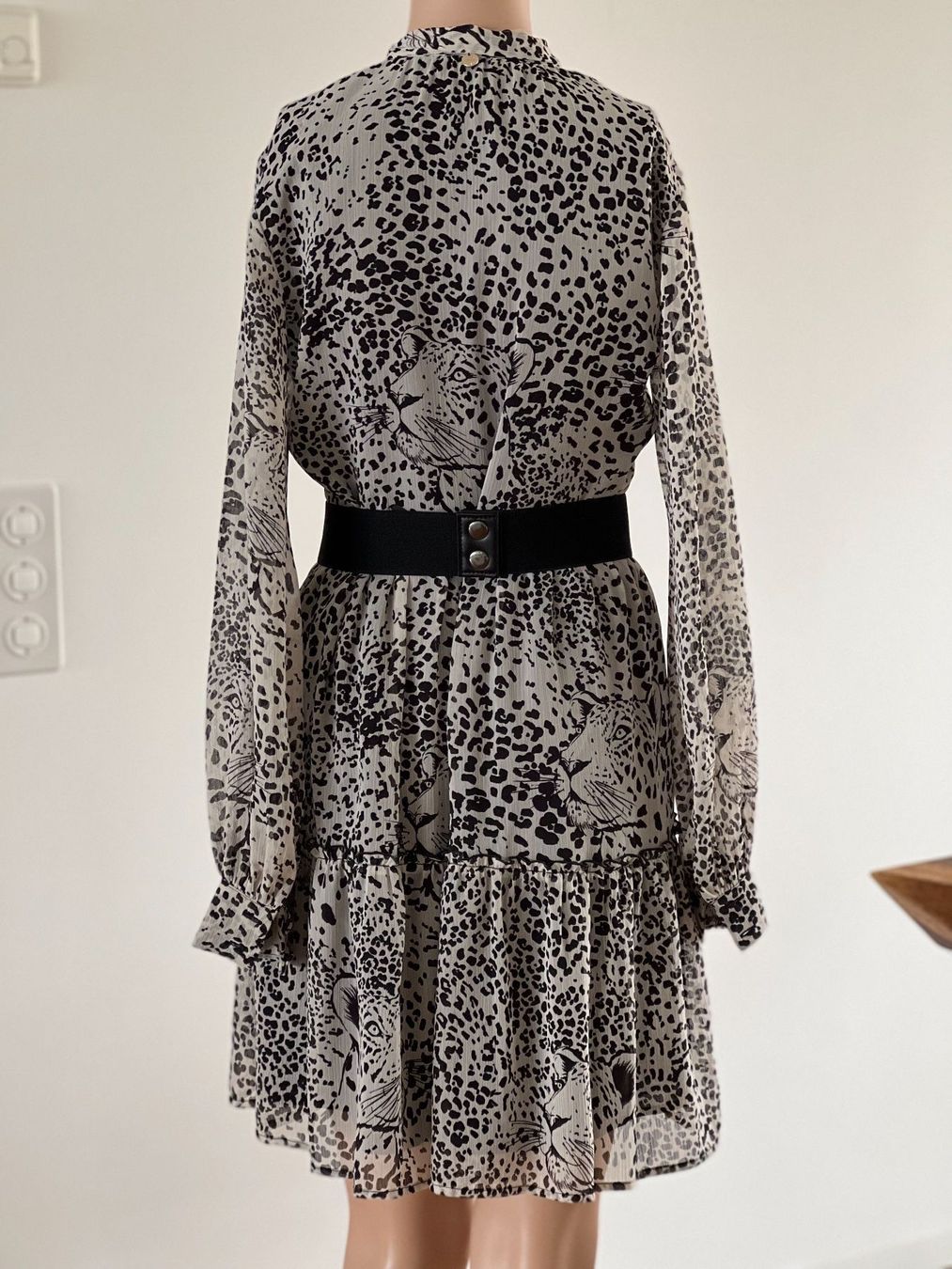 Vestiti: Kleid mit Gürtel Gr.38 (IT) – Usato da Thalwil venduto da GerSutter 1