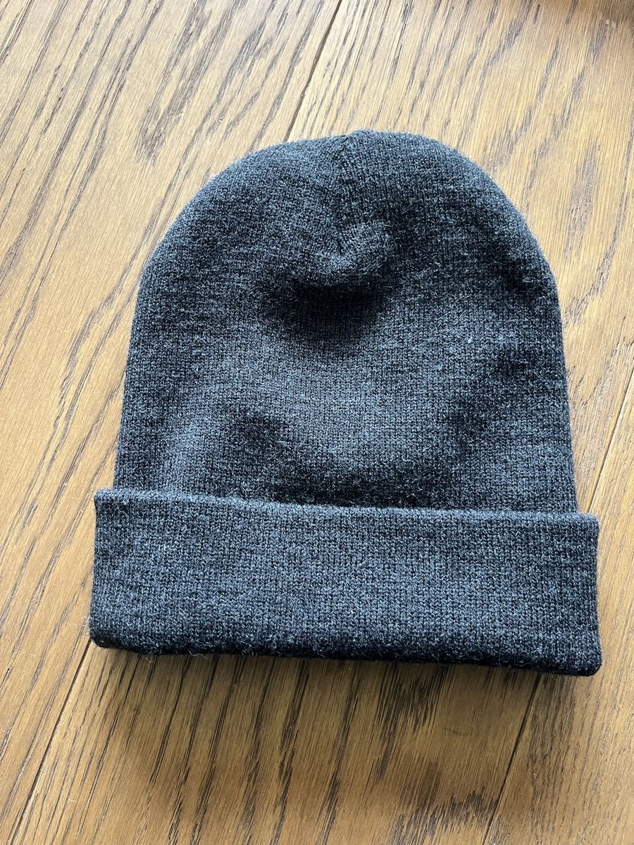 Chapeaux, bonnets & casquettes: Bonnet gris – Neuf (Voir description) à St. Prex par Nikolletta 1