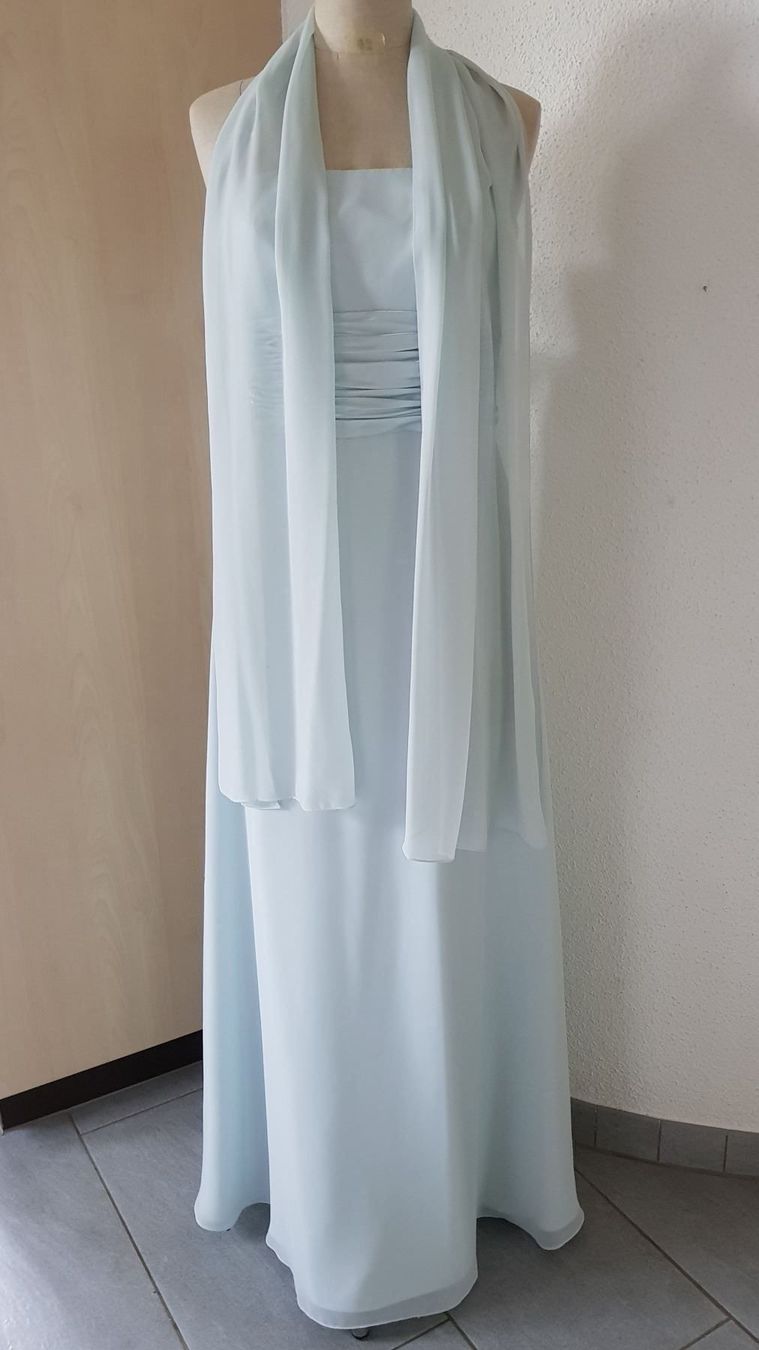 Kleider: Hochwertiges, hellblaues Abendkleid, Grösse 40 – Gebraucht aus Hägendorf von  3