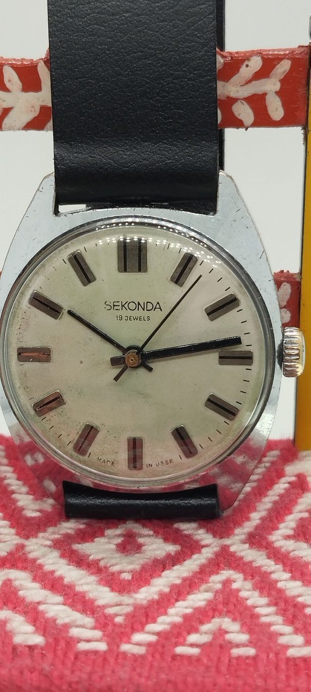 Orologi: Montre soviétique sekonda – Usato da La Chaux-de-Fonds venduto da jac_9llg