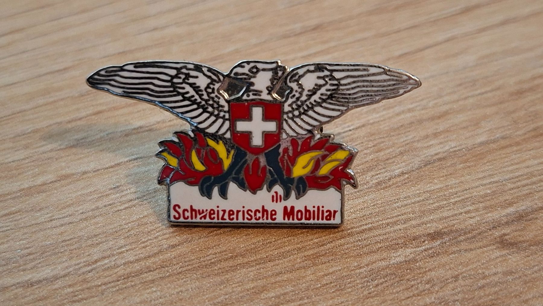 Plaquettes & Badges: 2x Schweizerische Mobiliar Ansteckpin – D'occasion à Goldau par Sarantantan 1