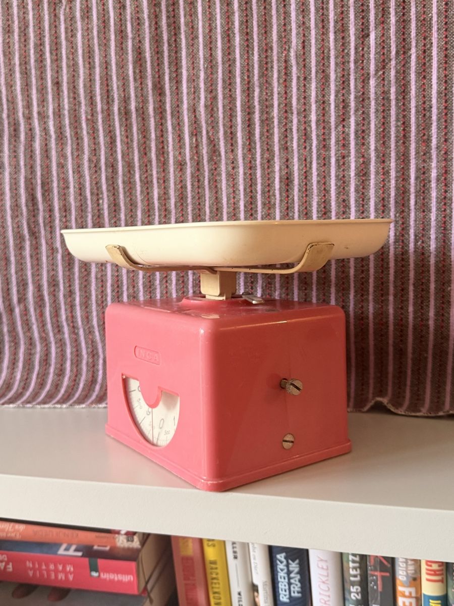 Waagen und Gewichte: Vintage rosa Waage  – Gebraucht aus Laupen BE von Lisafurby 1