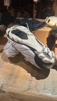 Chaussures VTT blanches et noires, semelle crantée, parfait 