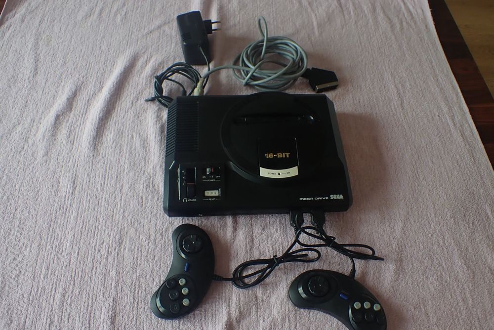 SEGA Mega Drive Konsole mit 2 Kontroller Netzteil Anschluss | Kaufen ...